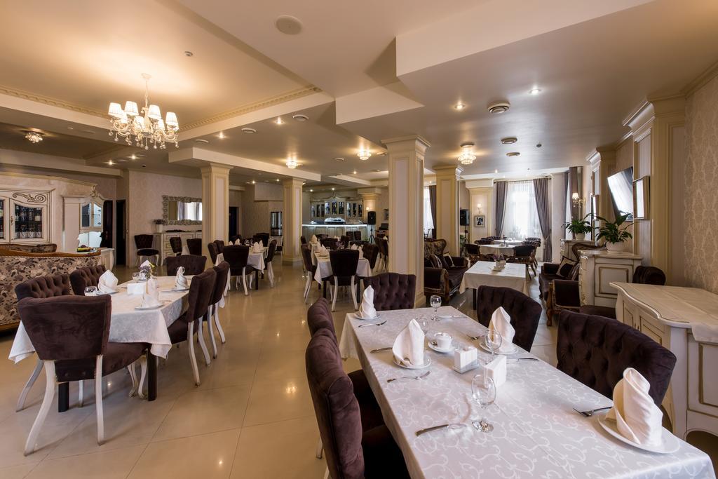 צ'רנוביץ Premium Hotel מראה חיצוני תמונה