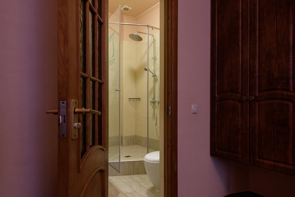 צ'רנוביץ Premium Hotel מראה חיצוני תמונה