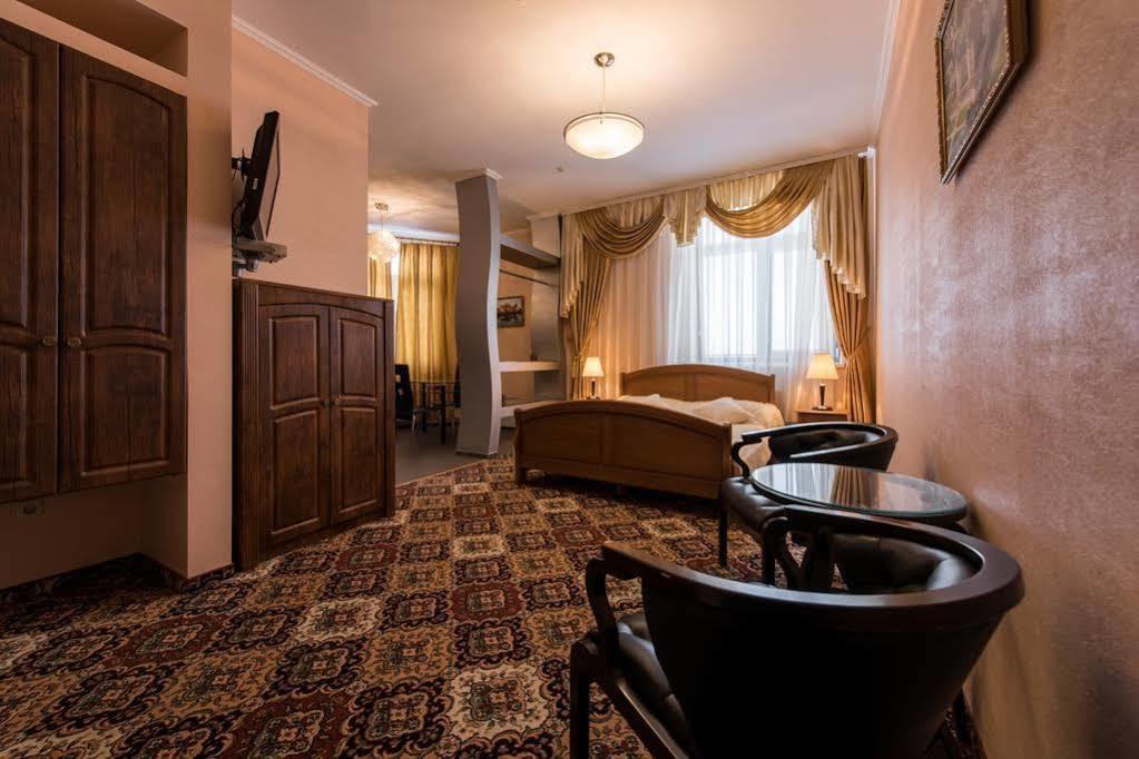 צ'רנוביץ Premium Hotel מראה חיצוני תמונה